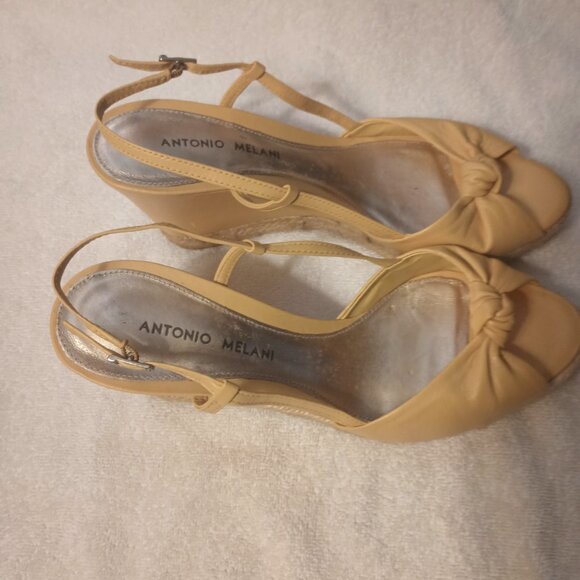 Antonio Melanie Yellow/Gold wedge sandals. - Picture 4 of 5